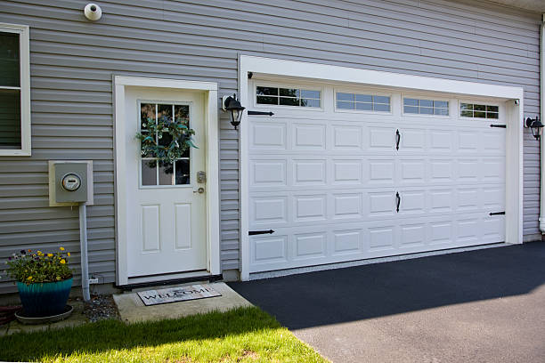 24/7 Emergency Garage Door Panel Replacement experts in Waverly, TN